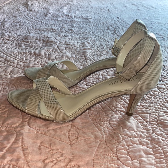 Kelly & Katie light tan/beige, cream, spike heel. - Picture 3 of 8